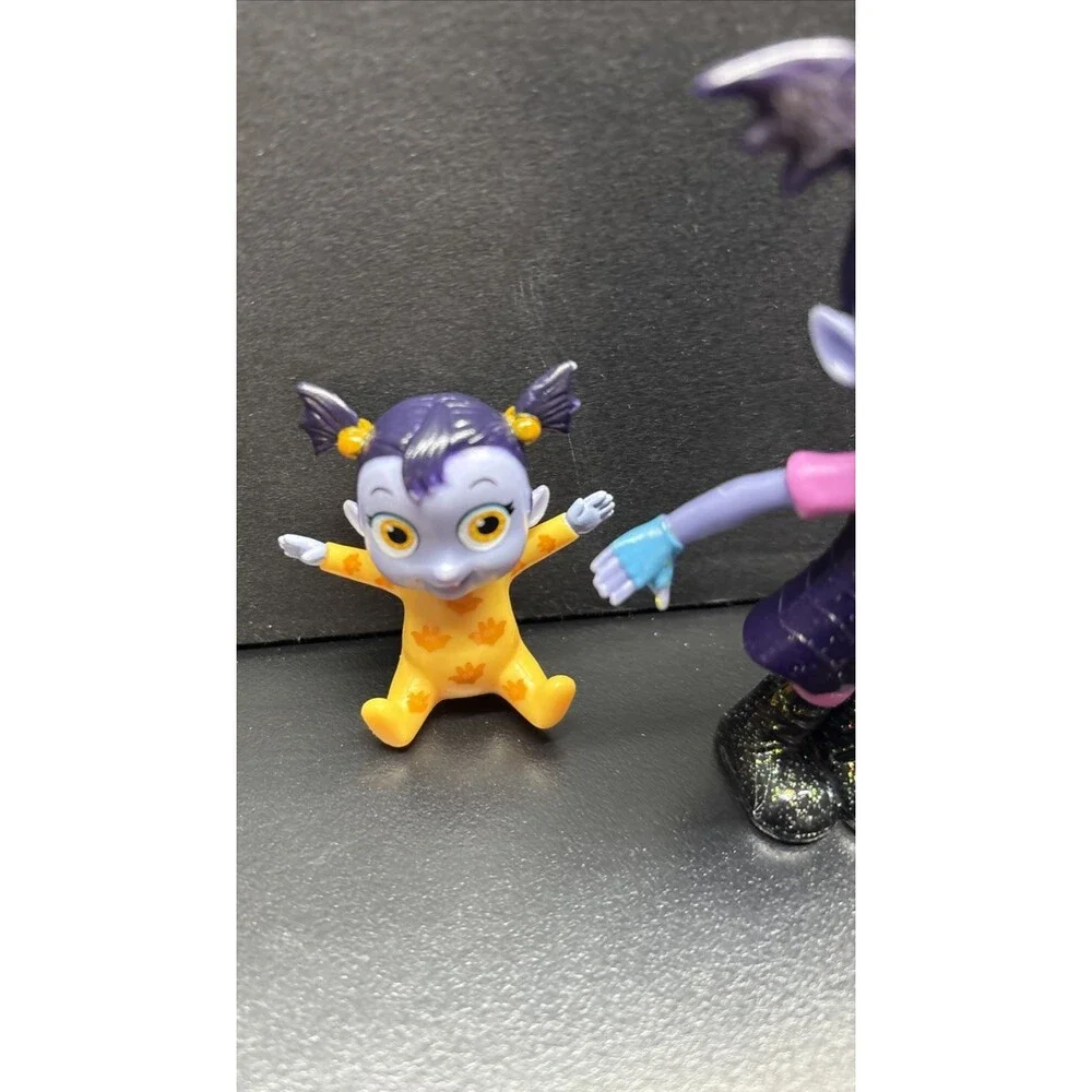 Disney Jr  Vampirina Ghoul Glow Glowtastic Friends Set